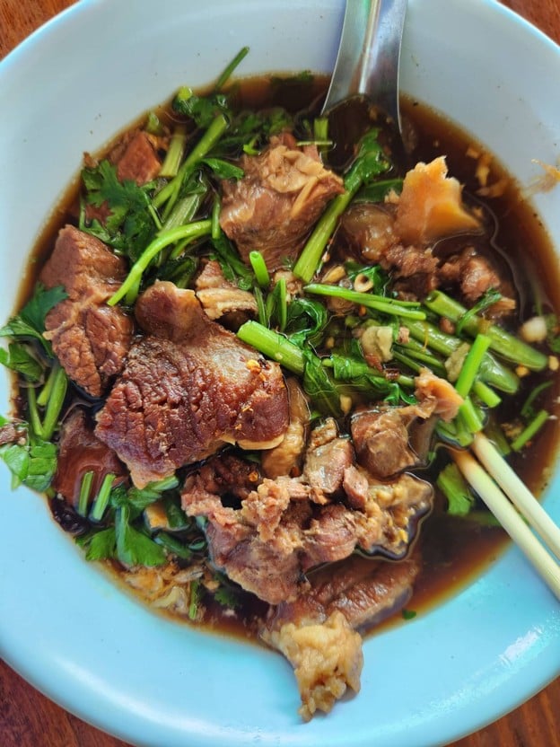 เมนูของร้าน ก๋วยเตี๋ยวพริกกะเหรี่ยง