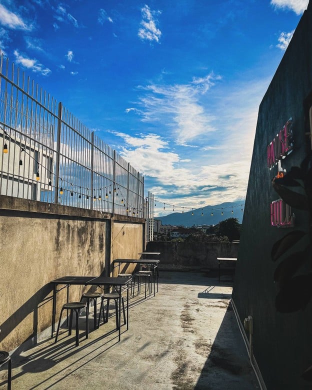 Pause on the Hill coffee ช้างคลาน