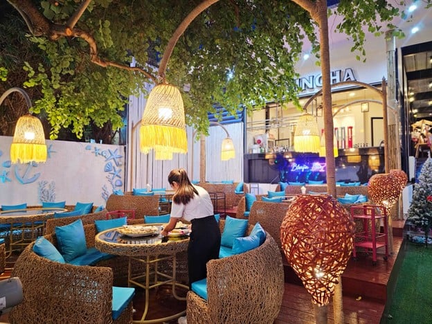 BlueFin Beach Bar & Restaurant