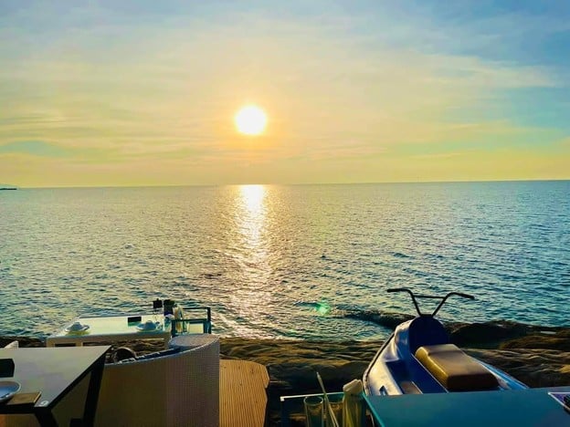 บรรยากาศ BlueFin Beach Bar & Restaurant