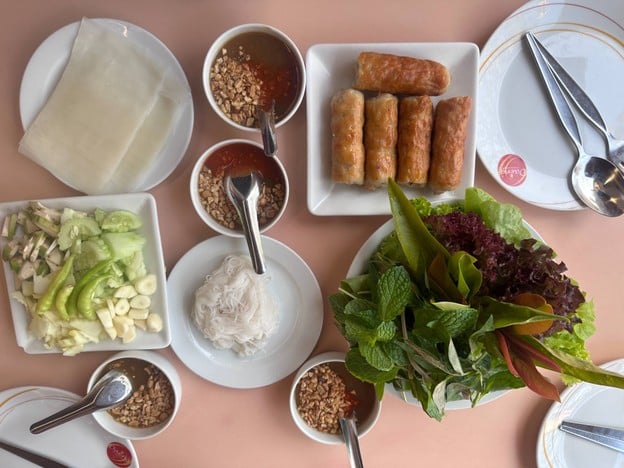 แดงแหนมเนือง ในเมือง