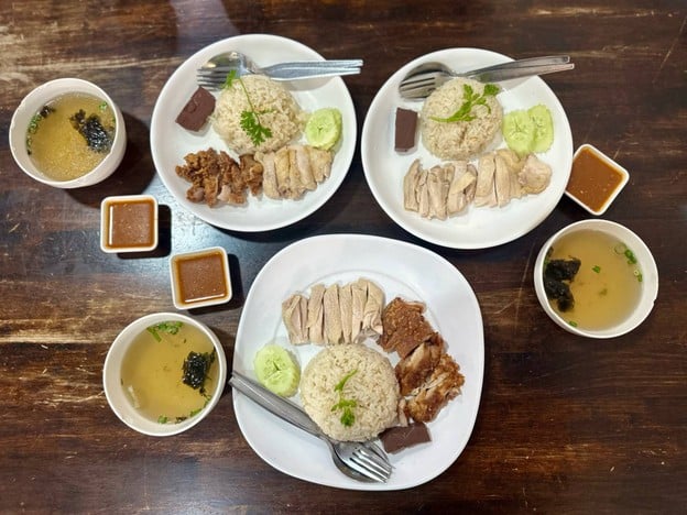 โกยีข้าวมันไก่ (KOYI CHICKEN RICE)