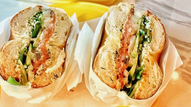 CRUNCH Sourdough & Sandwich - ครันช์ ซาวโดว์ & แซนด์วิช Charoen Nakhon