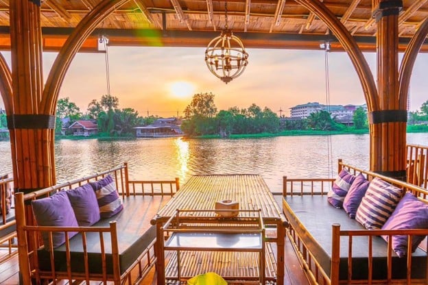 เรือนชายน้ำ  cafe&restaurant