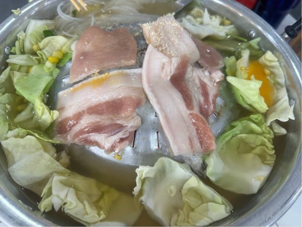 ริมคลองหมูกระทะ ในเมืองขอนแก่น