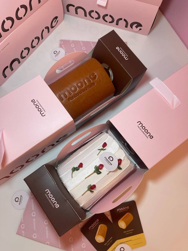 Moone Rolls Central World