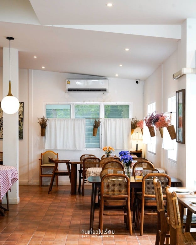 ปูนแดงแกงร้อน Thai Cuisine สาทร