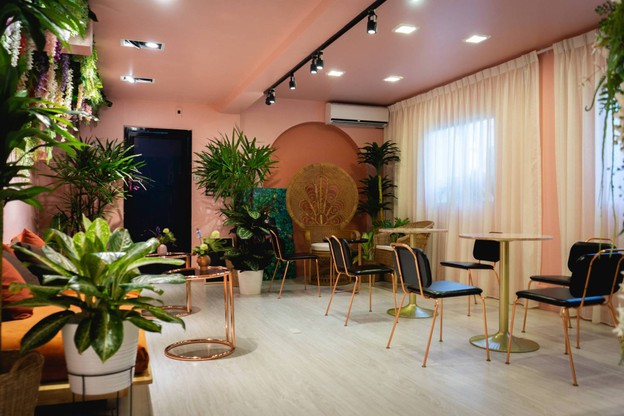 บรรยากาศ Too Good for You