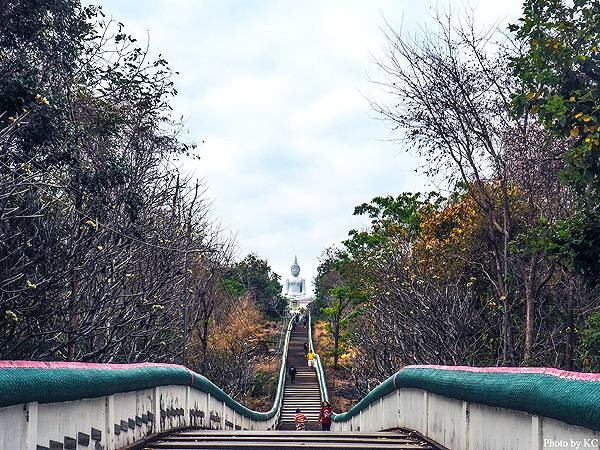 บรรยากาศ วัดพระบาทภูพานคำ
