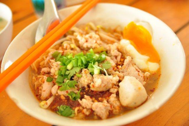 เส้นหมีน้ำต้มยำใส่ไข่