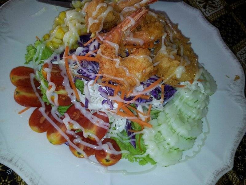 สลัดกุ้งกรอบ 