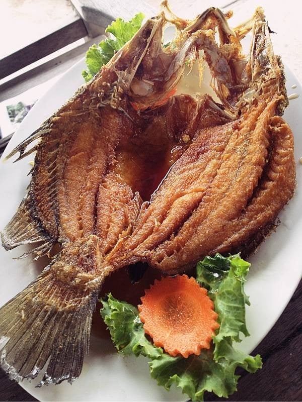 ปลากระพงทอดราดน้ำปลา