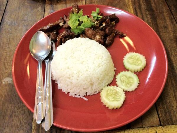 ข้าวหมูกระเทียม 35 บาท