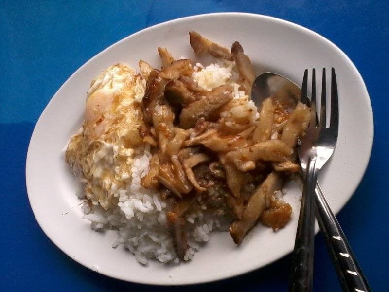 ข้าวคอหมูย่างกระเทียมไข่ดาว(อร่อยมากกก)
