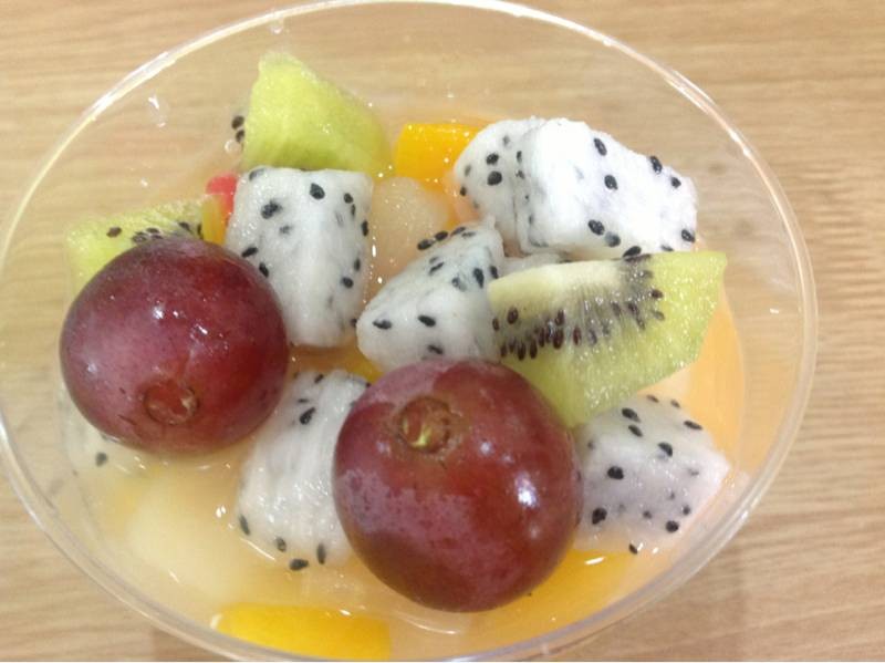 ฟรุ๊ตสลัด ราคา 25 บาท