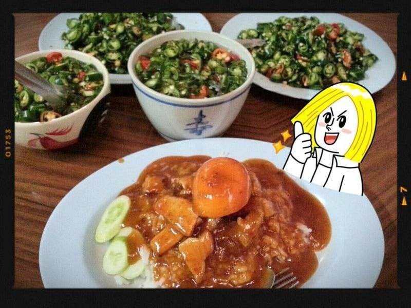 น้ำราดหมูแดงฉ่ำๆ กะพริกแกล้มแบบจัดเต็ม \\^o^//