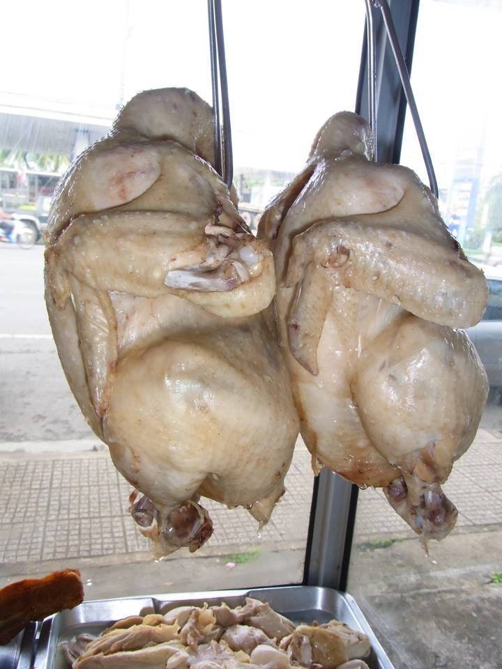 ข้าวมันไก่รสชาดเยี่ยม น้ำจิ้มยอด