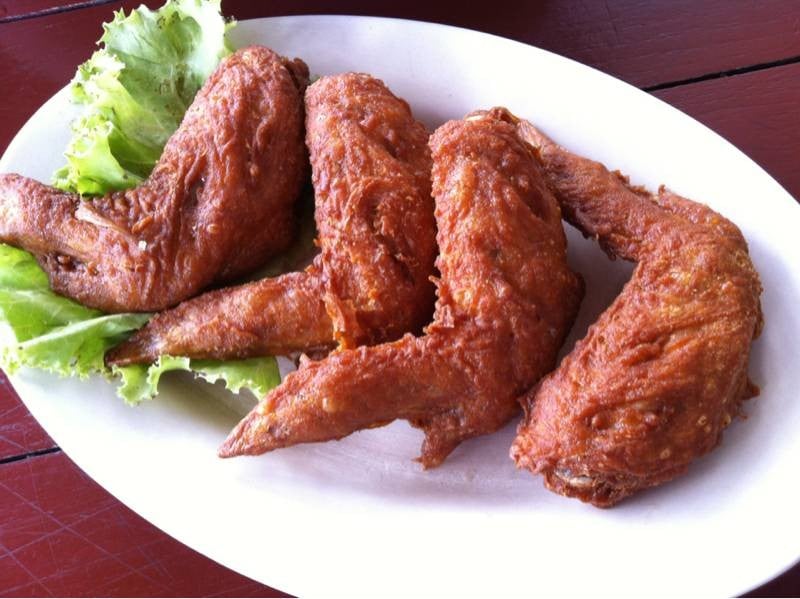 ปีกไก่ทอด จานนี้ 40 บาท กรอบนอกนุ่มในหอมอร่อย ต้องสั่งเลยนะจานนี้
