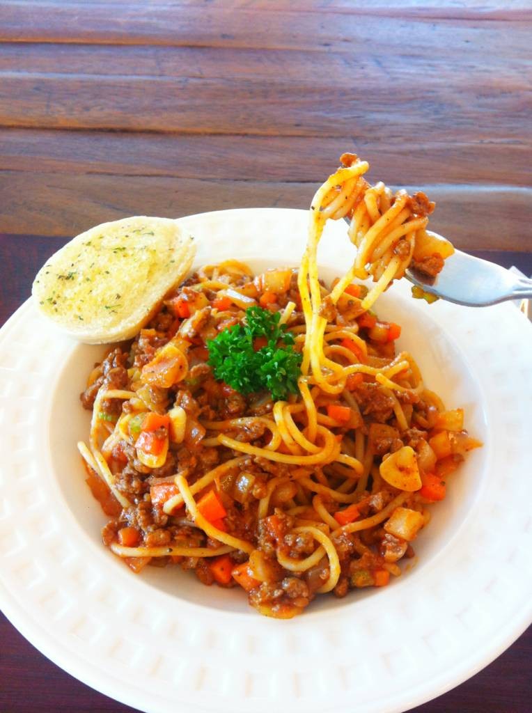 สปาเก็ตตีโบโลนีส (ซอสเนื้อรสจัดจ้าน)