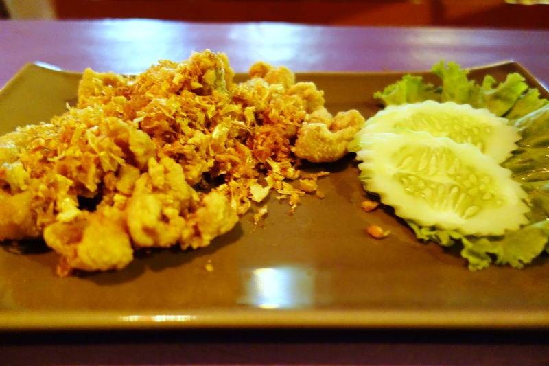 เอ็นข้อไก่ทอดกระเทียม