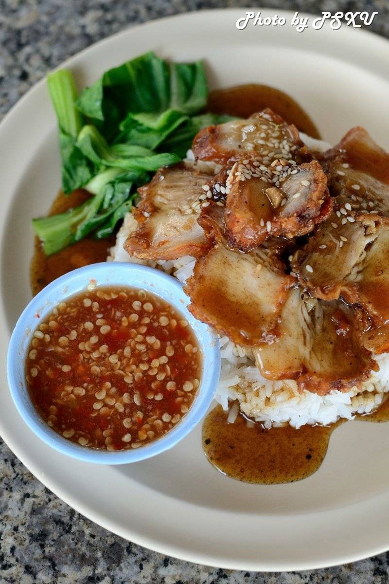 ข้าวหมูกรอบ 40 บาท 