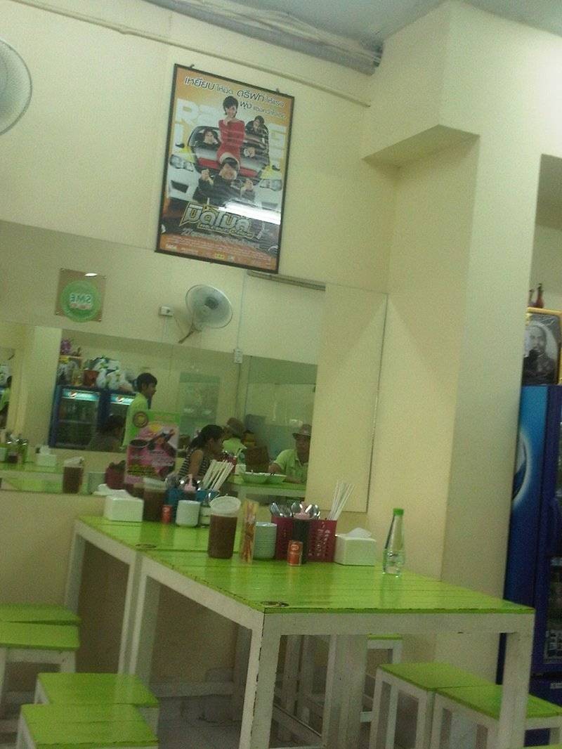 บรรยากาศในร้าน เน้นสีเขียวสบายตา