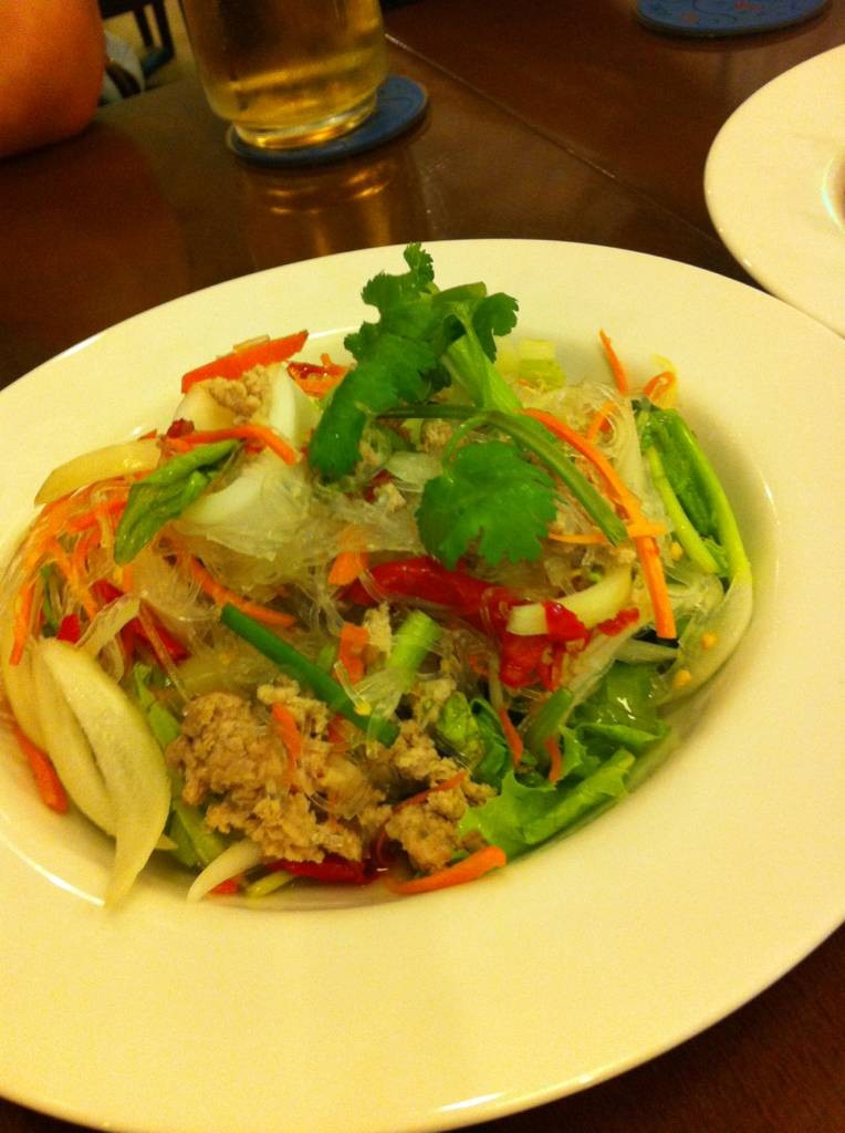 ยำวุ้นเส้น เริ่ด