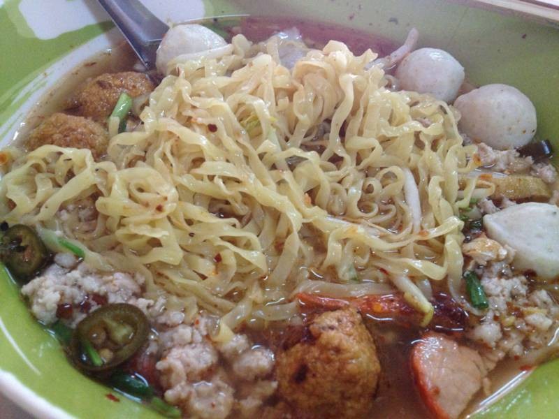 บะหมี่เส้นแบน หร่อยๆ