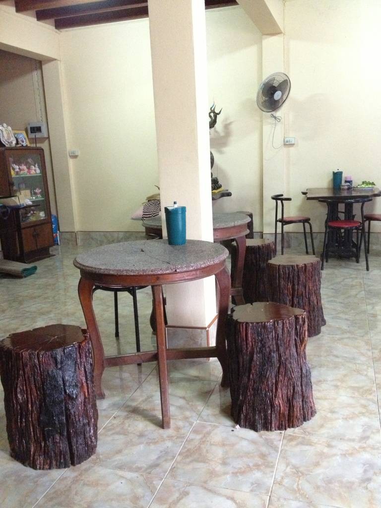 ที่นั่งภายในร้าน