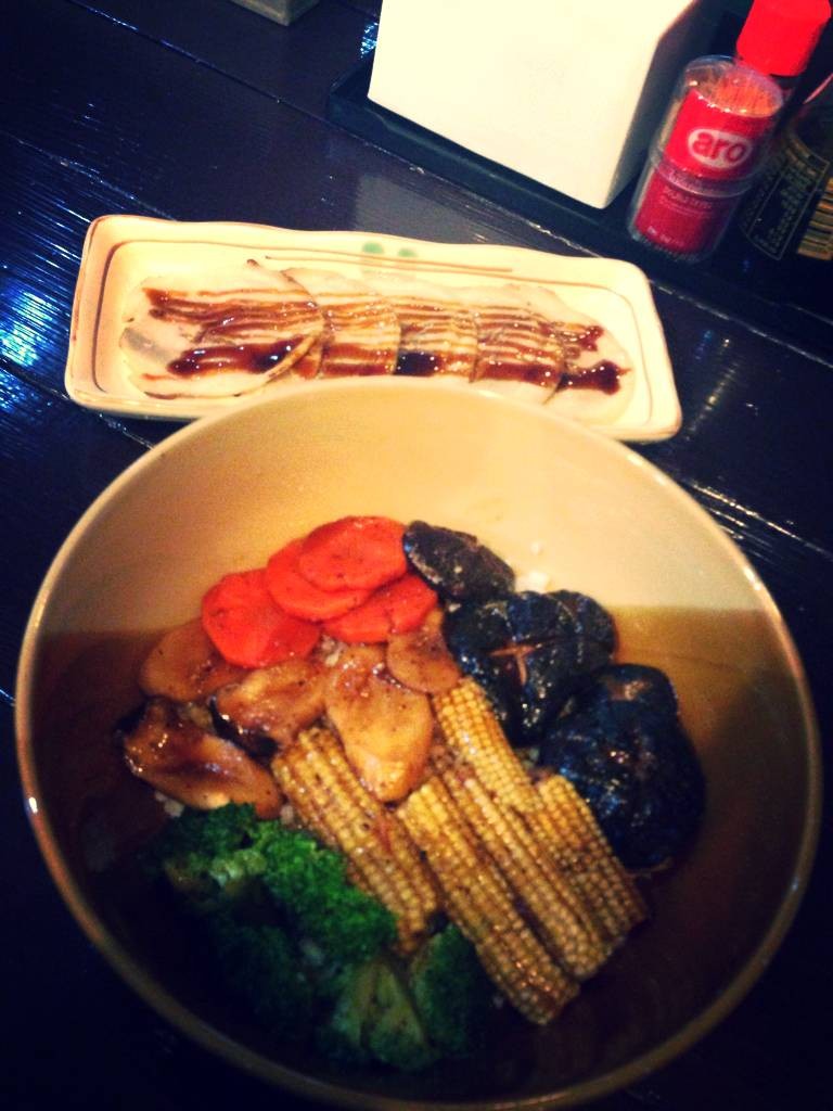 ลองทานดูคิดว่าไม่ร้อนมาก...สรุปปากพอง...รสชาติใช้ได้ทีเดียว