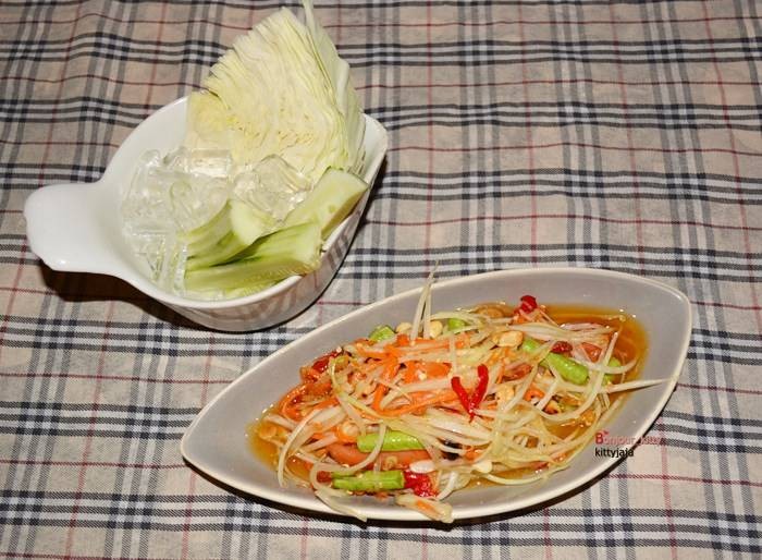ส้มตำไทยอร๊อยอร่อย