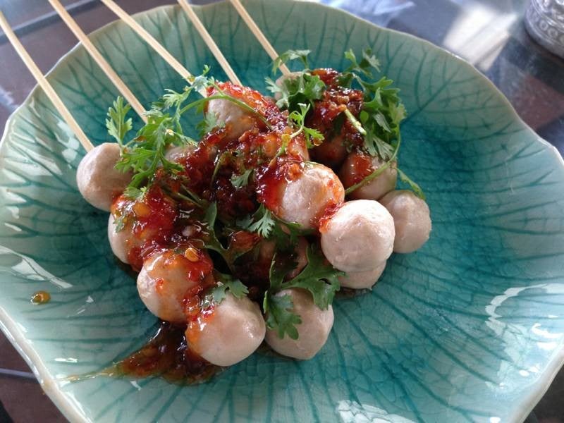 ลูกชิ้มหมูปิ้ง 25บาท