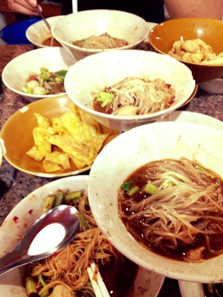 ก๋วยเตี๋ยวอนุสาวรีย์ นี้ก็อีกตำนาน หนึ่ง