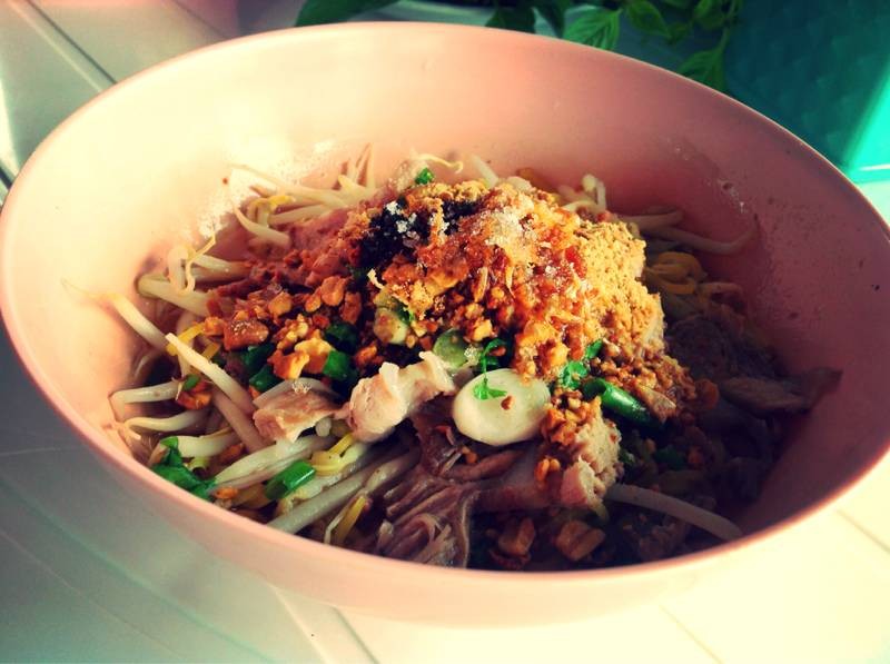 บะหมี่ต้มยำกระดูกหมู น้ำคลุกคลิก !!