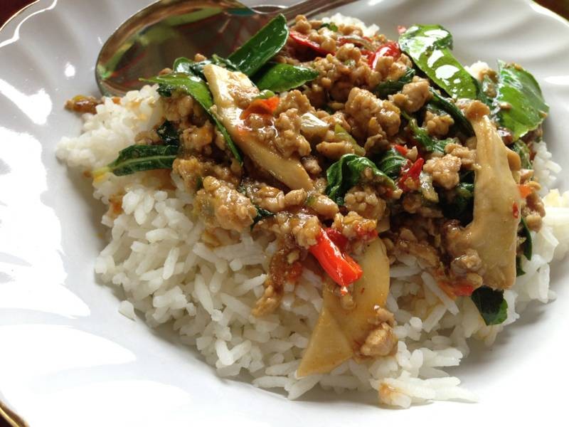 กะเพราไก่ราดข้าว