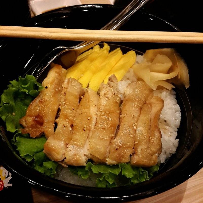 ข้าวหน้าไก่ย่างซีอิ๊ว....จะจืดไปไหน