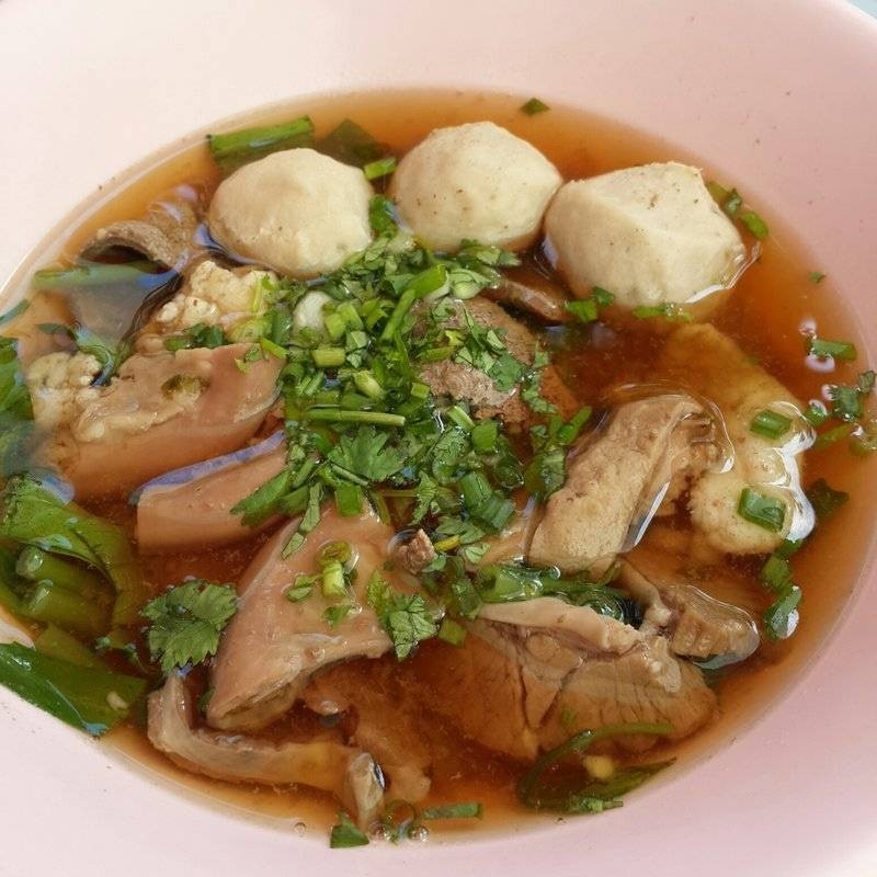 เกาเหลาหมูตุ๋นรวมมิตร... 45 บาท