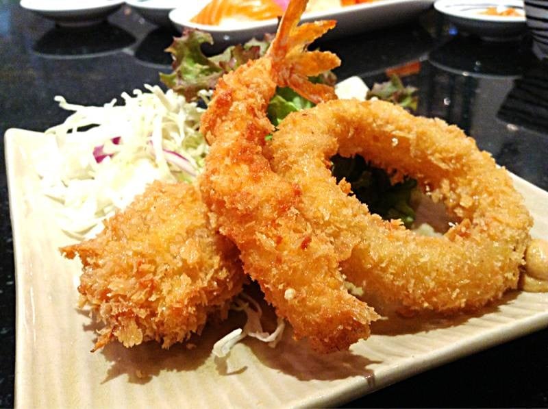 เทมปุระ กุ้ง ไก่ และหอมใหญ่