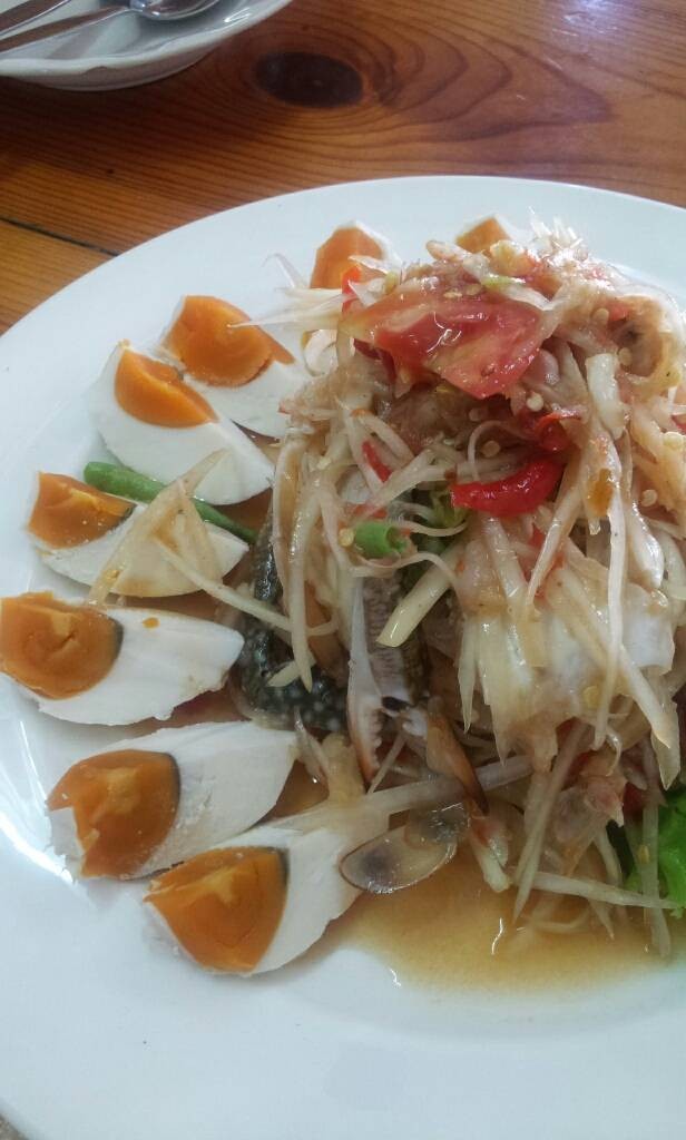 ส้มตำปูม้าไข่เข็มรสจัดจ้าน