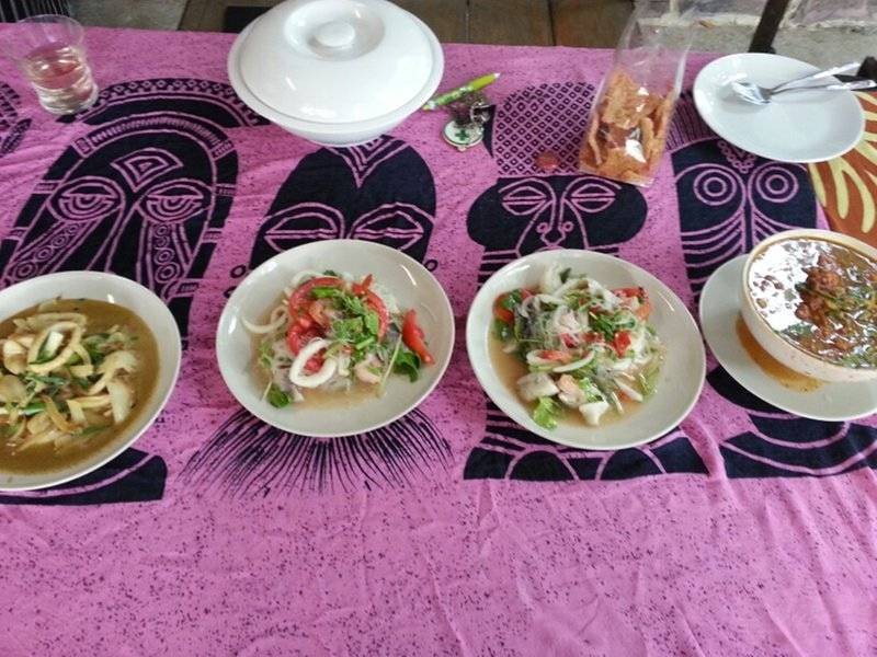อาหารธรรมดาที่รสชาติไม่ธรรมดา บรรยากาศดีทีเดียว
