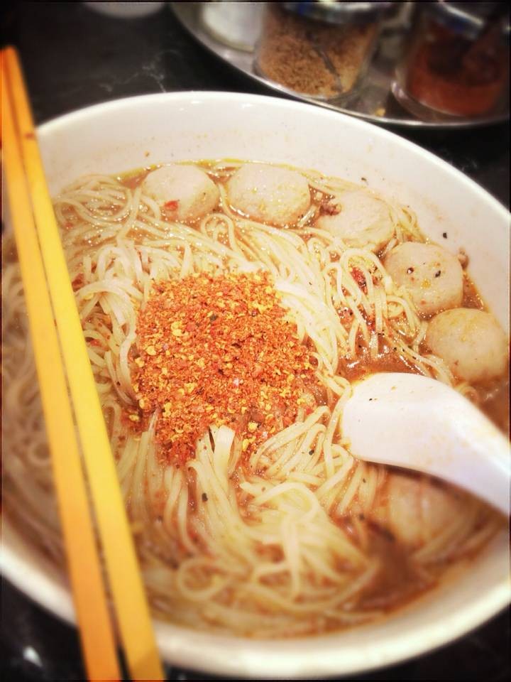 Noodles with beef balls (small rice noodles)
