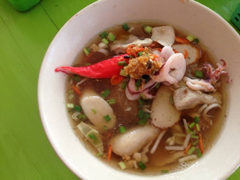 ดูน่ากินนะ แต่น้ำซุปจืดๆ ปูอัดนี่เอ่อเป็นพวกกับทะเลไปซะแล้ว