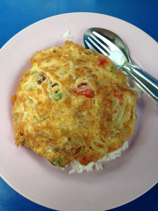 ใครๆ ก็ทำกินได้  แต่ที่อร่อยเราแนะนำ  ข้าวไข่เจียวผักรวม