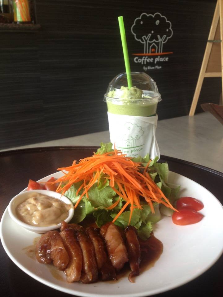 สลัดไก่เทอริยากิ ทานคู่กับชาเขียวเข้มๆ เข้ากันจัง