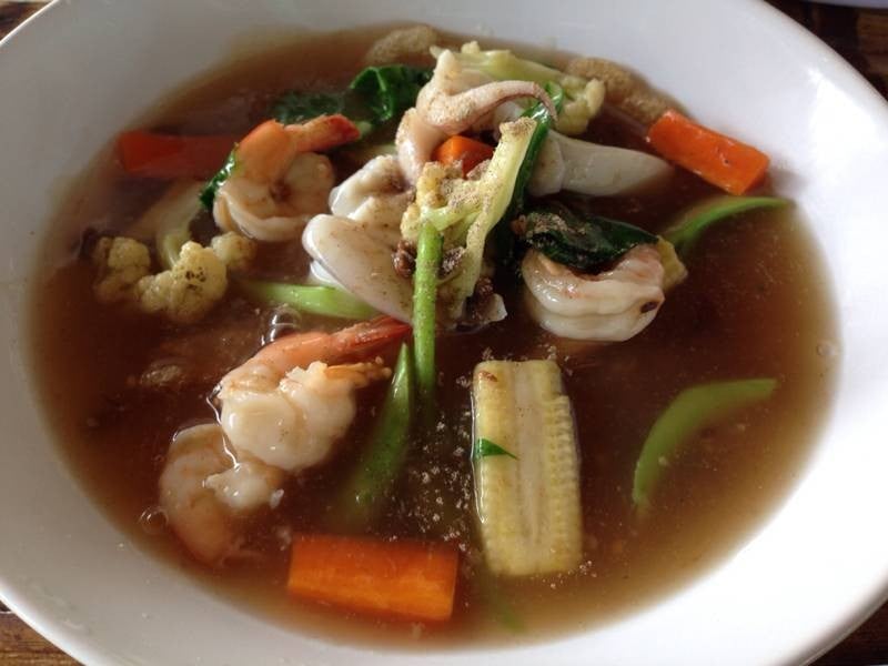 เส้นใหญ่กรอบราดหน้าทะเล