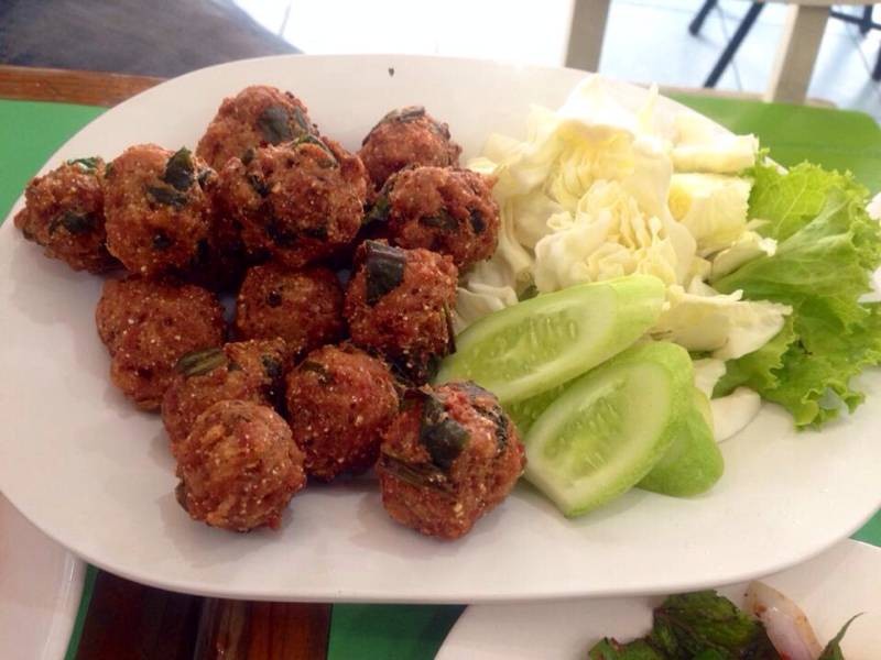 ลาบหมูทอด