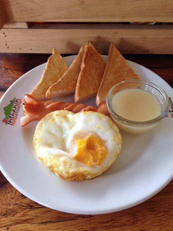 ปังไส้กรอกไข่ดาว 