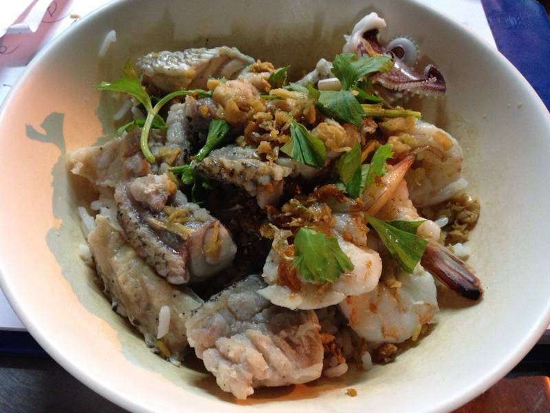ข้าวต้มปลาแห้งราดน้ำบะเต็ง(ปลาเก๋าหนังๆ&กุ้ง)