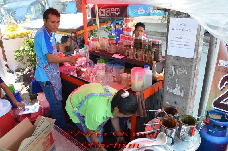 ช่วยกันทำทั้งร้านเลย