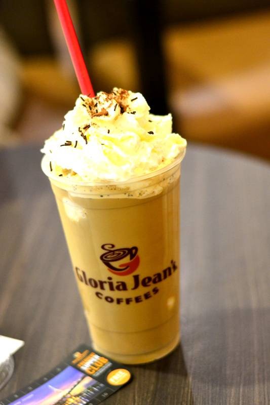 Voltage กาแฟปั่นแก้วโปรด รสชาติเข้มข้น  เพิ่มวิปครีมหอมมัน แก้วใหญ่ 160 บาท